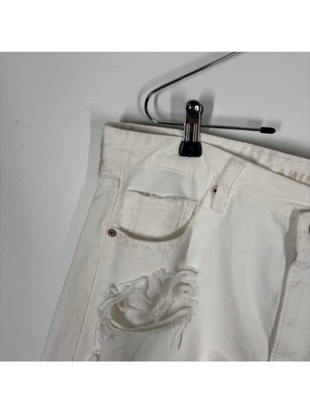 American Eagle Women 18 White Denim Distressed Highest Rise Baggy Shorts NWT